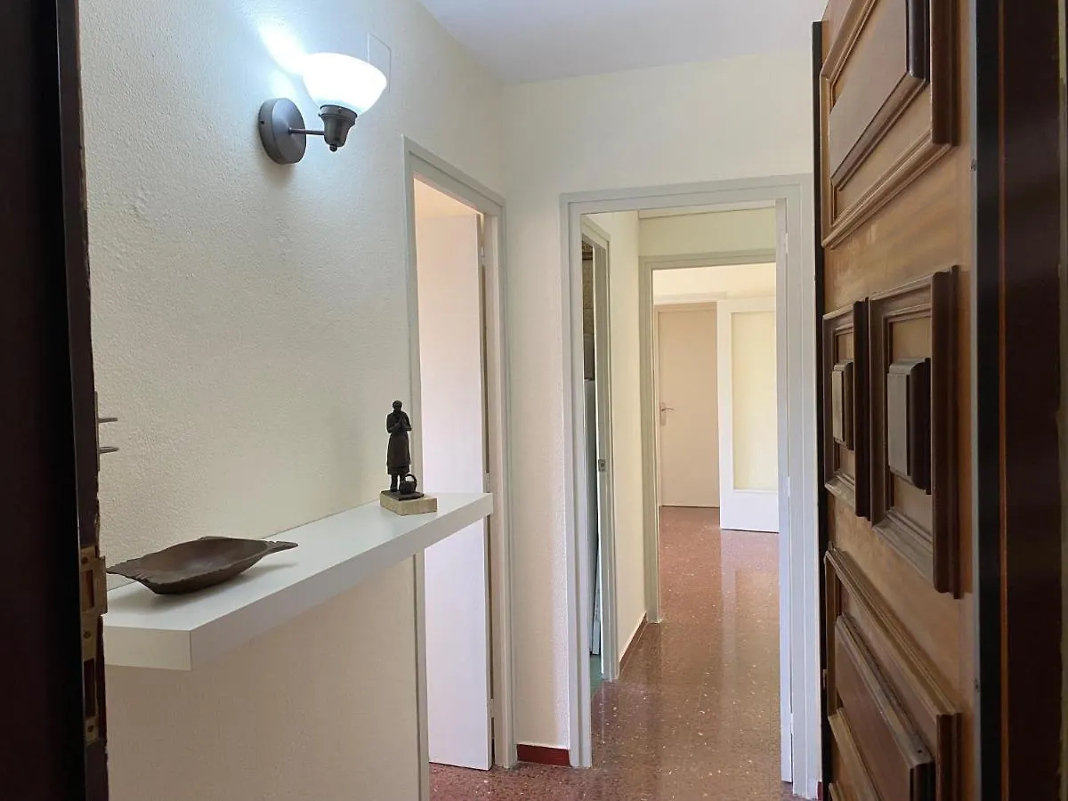 Luminoso Apartamento En Canet De Mar Cercano A La Playa Y A Barcelona דירה